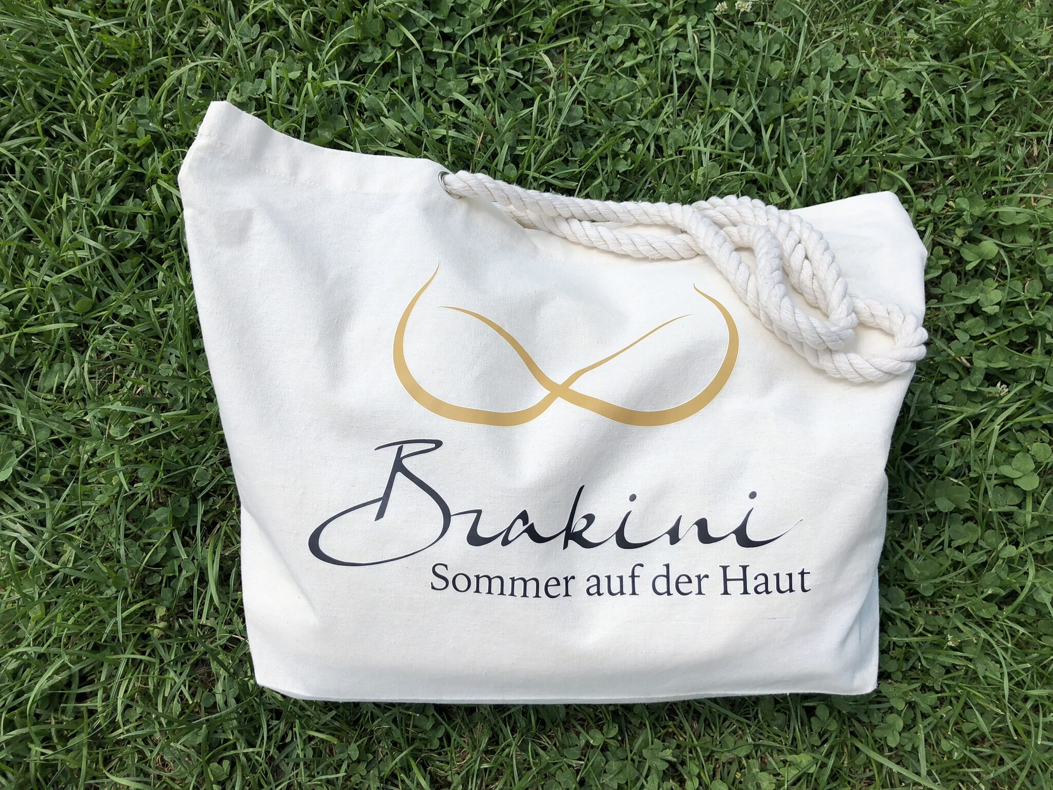 brakini - bequemer bh - bh - bikini - bh und bikini - kombination - strandtasche - endlich ein bequemer bh - summer feeling - gefühl - wellness - yoga - achtsamkeit- für mich