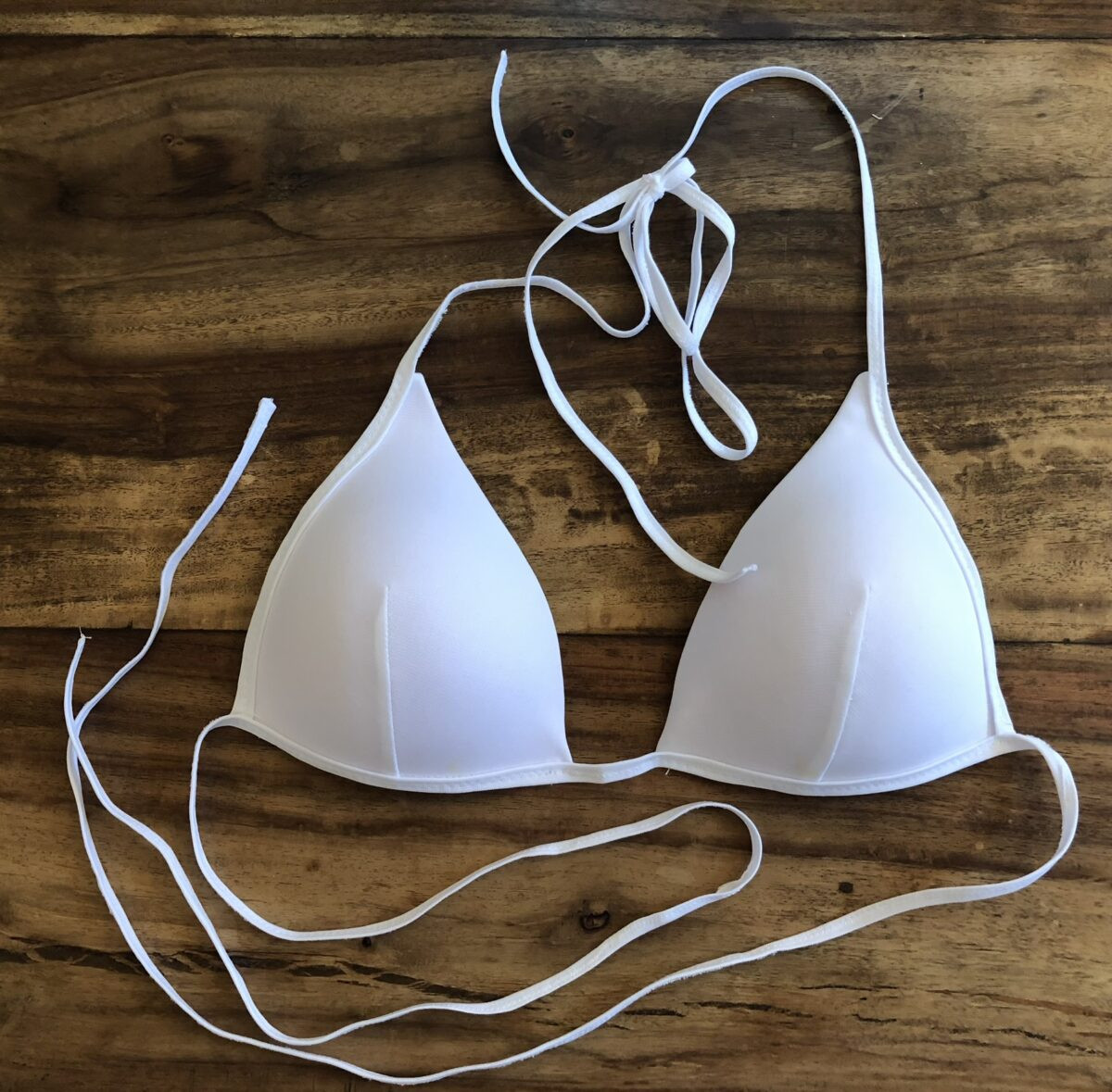 Früher BH-Prototyp in Triangel-Form während der Entwicklung.