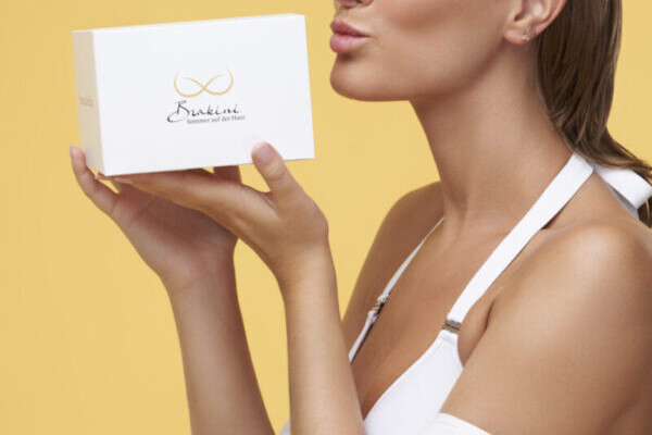 ´Etikett, Hangtag und Verpackung als Detailarbeit bei Unterwäsche.